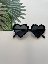 Load image into Gallery viewer, Heart Sunglasses - Black

