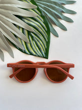Load image into Gallery viewer, Classic Round Sunglasses - Rust
