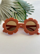 Load image into Gallery viewer, Round Flower Sunglasses - Rust
