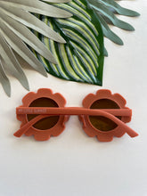 Load image into Gallery viewer, Round Flower Sunglasses - Rust
