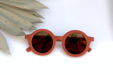 Load image into Gallery viewer, Round Retro Sunglasses - Rust Matte
